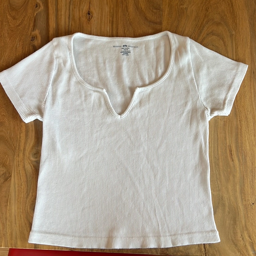 White cropped tee shirt with v notch in the center